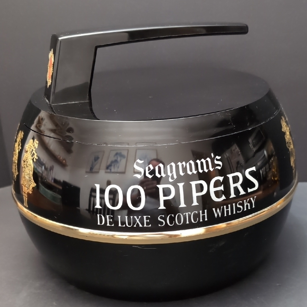 Seagram's 100 Piper's Deluxe Scotch Whisky Curling Stone Ice Bucket.